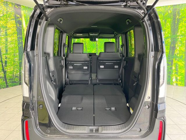 普段のお買い物や通勤、送迎等に十分な荷室スペースを確保しております。セカンドシートを倒すと、大きな荷物の積載も可能です♪