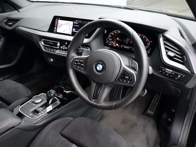 2シリーズグランクーペM235i xドライブ 4WD