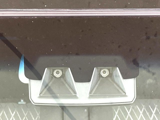 【スマートアシスト】走行中に前方の車両等を認識し、衝突しそうな時は警報とブレーキで衝突回避と被害軽減をアシスト。より安全にドライブをお楽しみいただけます。