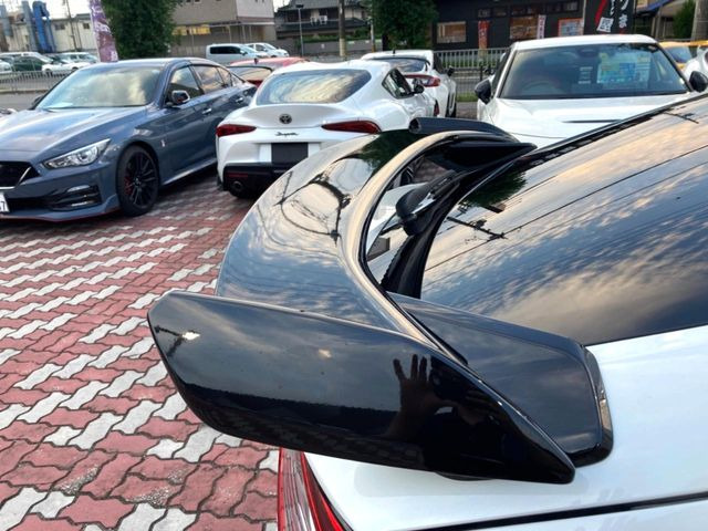 【純正エアロ】人気の純正エアロを装備!クルマの外観がよりスタイリッシュになり、街中で存在感あふれる1台に♪将来買い替える時にもリセールに影響しやすく、価値ある人気の装備です!