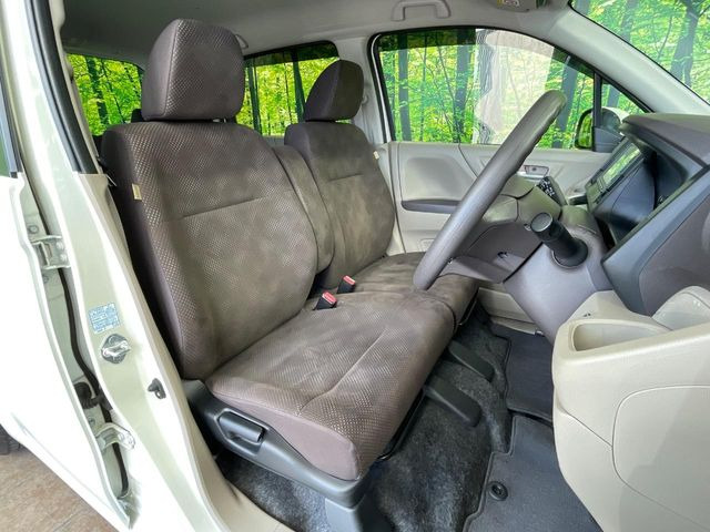 運転席シート廻りは使用感も少なく、良好な状態となっています。丁寧に使われていたことがよくわかりますね。