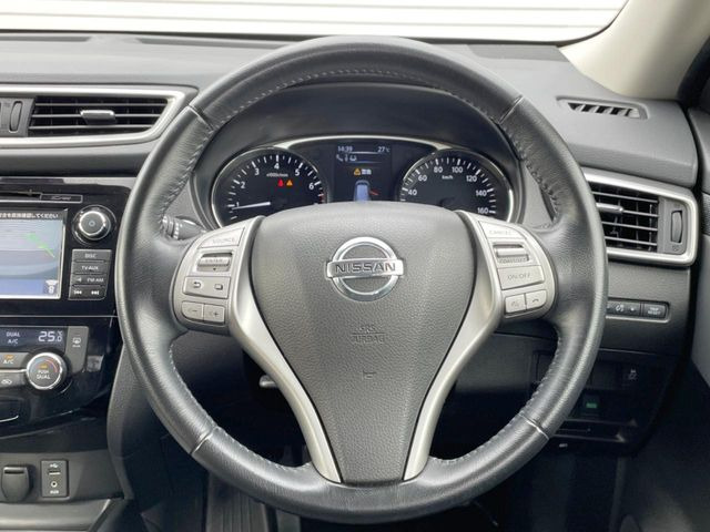 【ステアリングスイッチ】運転中、前方から目線をそらすことなく、オーディオ等の操作が可能な便利機能!安心&快適なドライブを演出してくれます♪
