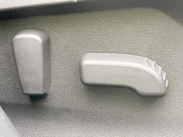 【パワーシート】スイッチ一つで簡単にシートの微調整が可能!電動だから力もいりません!快適なシートポジションにセットして、快適なドライブをお楽しみください。