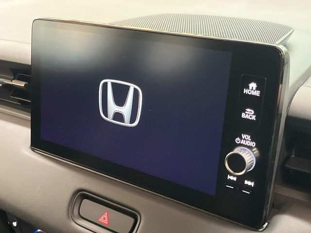【メーカー純正9型ナビ】インテリアに溶け込むスタイリッシュな「専用設計」メーカーナビを装備♪視認性や操作性など基本性能にも優れ、より上質なカーライフをお楽しみいただけます。