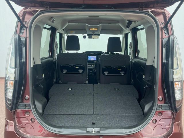 普段のお買い物や通勤、送迎等に十分な荷室スペースを確保しております。セカンドシートを倒すと、大きな荷物の積載も可能です♪