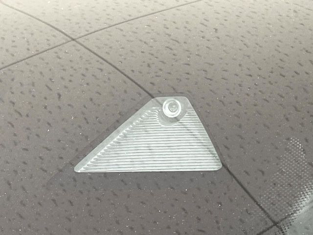 【i-ACTIVESENSE】走行中に前方の車両等を認識し、衝突しそうな時は警報とブレーキで衝突回避と被害軽減をアシスト。より安全にドライブをお楽しみいただけます。