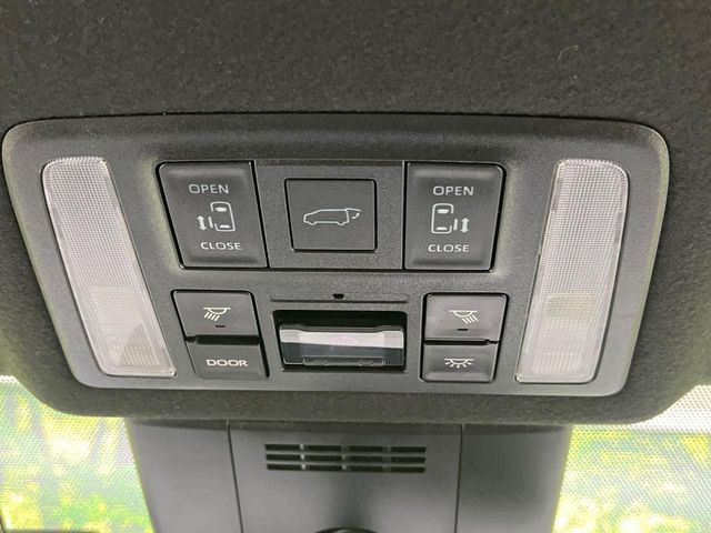 【両側パワースライドドア】スマートキーや運転席のスイッチで後席両側スライドドアの開閉が可能♪電動だから力を入れてドアを開ける必要が無く、小さなお子様でも簡単に開け閉めでき快適です♪