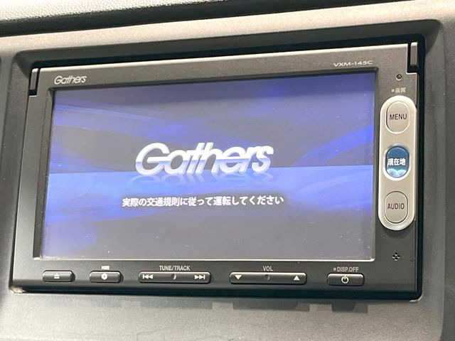 【純正ナビ】人気の純正ナビを装備しております。ナビの使いやすさはもちろん、オーディオ機能も充実!キャンプや旅行はもちろん、通勤や買い物など普段のドライブも楽しくなるはず♪