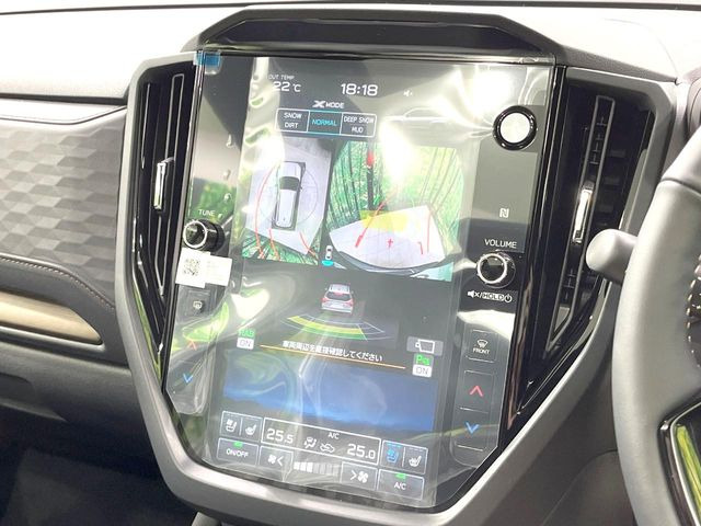 【マルチテレインモニター】車のフロントやサイドのカメラ画像を同時にモニター表示することで、悪路や狭い道を走行時でも周囲の状況確認ができ安心!本格SUVにうれしい装備です♪