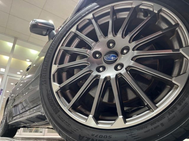 �y����18�C���`�A���~�z�C�[���z�O�ςɃ}�b�`���������A���~�z�C�[���𑕒����Ă���܂��B�e��ЊO�A���~�z�C�[����A�X�^�b�h���X�^�C�����戵�����Ă���܂��B���񂲑��k����������