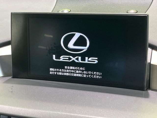 【純正ナビ】人気の純正ナビを装備しております。ナビの使いやすさはもちろん、オーディオ機能も充実!キャンプや旅行はもちろん、通勤や買い物など普段のドライブも楽しくなるはず♪