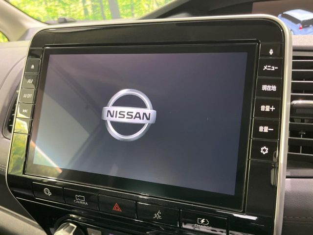 【純正9型ナビ】人気の純正ナビを装備。オーディオ機能も充実しており、Bluetooth接続すればお持ちのスマホやMP3プレイヤーの音楽を再生可能!毎日の運転がさらに楽しくなります!!