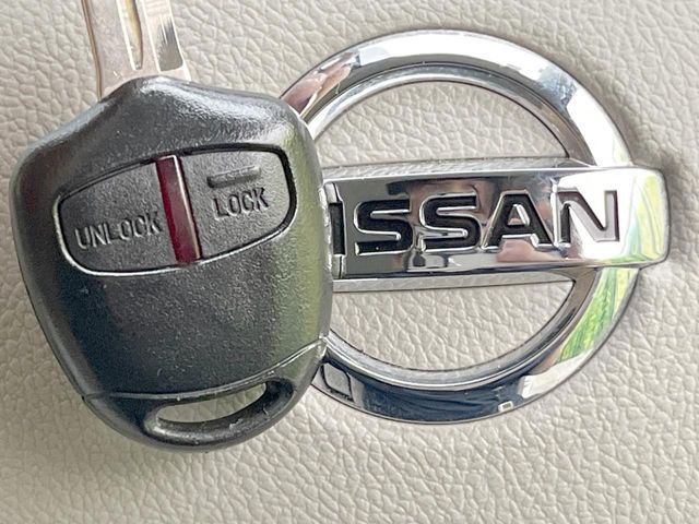 【キーレス】少し離れた場所からでもボタン一つでドアの開錠・施錠ができるのでとっても便利!ドアの鍵穴周りに傷をつけることもありません♪