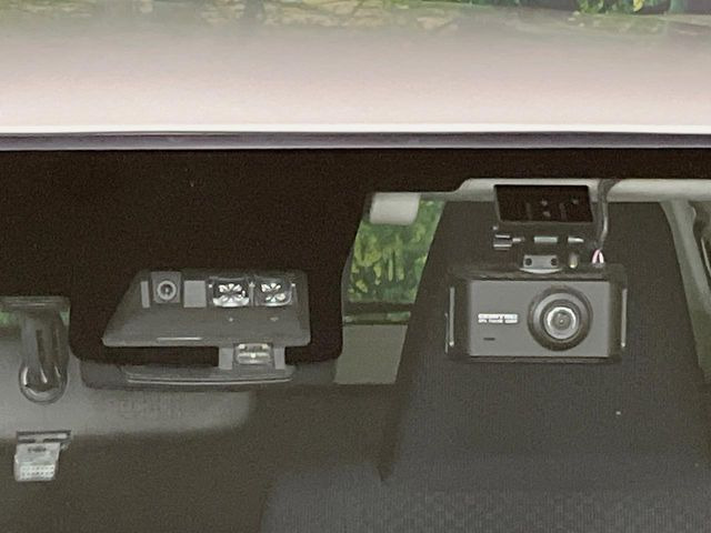 【トヨタセーフティセンス】走行中に前方の車両等を認識し、衝突しそうな時は警報とブレーキで衝突回避と被害軽減をアシスト。より安全にドライブをお楽しみいただけます。