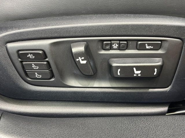 【メモリー機能付きパワーシート】ドライバーごとに設定したシート位置を記憶して、ボタン一つで切り替えできる便利な機能!運転する方が複数名いらっしゃるご家庭におすすめです♪