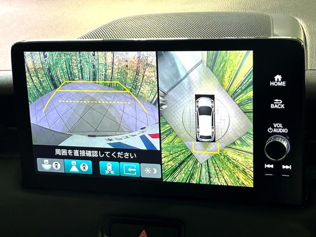 【マルチビューカメラシステム】専用のカメラにより、上から見下ろしたような視点で360度クルマの周囲を確認することができます☆死角部分も確認しやすく、狭い場所での切り返しや駐車もスムーズに行えます。
