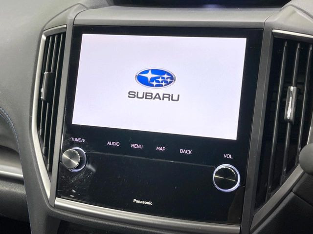 【メーカー純正ナビ】インテリアに溶け込むスタイリッシュな「専用設計」メーカーナビを装備♪視認性や操作性など基本性能にも優れ、より上質なカーライフをお楽しみいただけます。