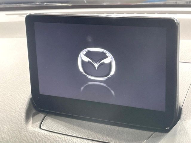 【マツダコネクトナビ】車内の雰囲気にマッチした一体型タイプのナビ。各種車輌設定やBluetooth再生等、様々な機能が楽しめます。直感的なダイヤル操作が可能で、使い勝手も良好です。