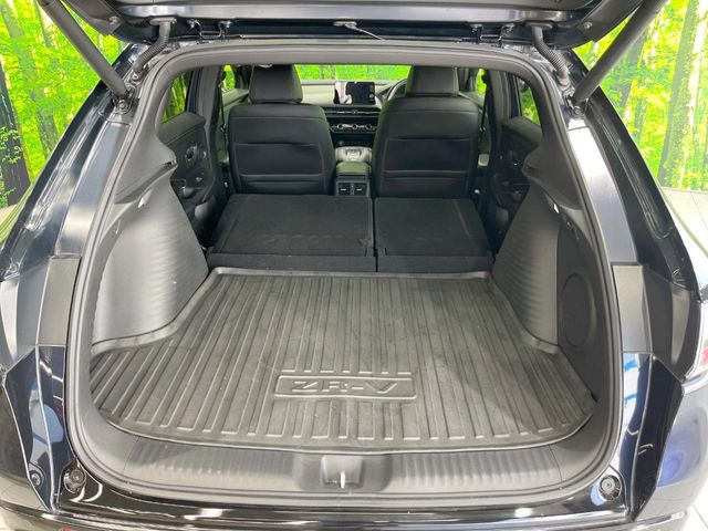 積み下ろしのしやすいデッキにはたっぷりと荷物を積み込んでいただけます。遊びから仕事まで、様々なシーンで頼れます♪