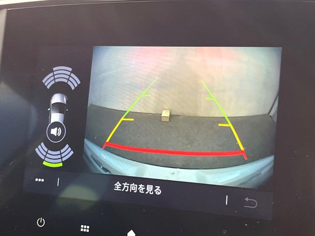 ●ガイドライン付きバックカメラ:不安な駐車もこれで安心!ガイドライン付きなので狭い箇所での駐車もラクラクです!