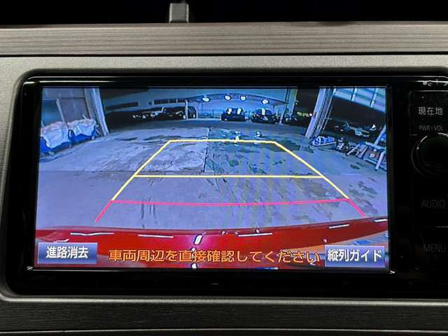 【バックカメラ】運転席から画面上で安全確認ができます。駐車が苦手な方にもオススメな便利機能です。
