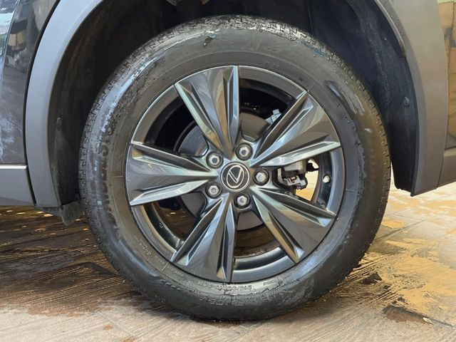 �y����17�C���`�A���~�z�C�[���z�O�ςɃ}�b�`���������A���~�z�C�[���𑕒����Ă���܂��B�e��ЊO�A���~�z�C�[����A�X�^�b�h���X�^�C�����戵�����Ă���܂��B���񂲑��k����������