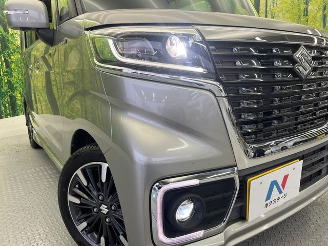 【LEDヘッドライト】悪天候や夜間走行時も良好な視界を確保し安心して運転できる高輝度LEDヘッドライトを装備!点灯速度が早く、消費電力も抑えられています。