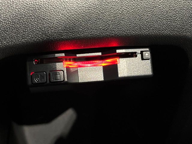 ●ETC車載器(アンテナ分離型音声案内タイプ):お引き渡し時には再セットアップを実施後、お渡しいたします。マイレージ登録に関してもお気軽にスタッフまでお尋ねください。