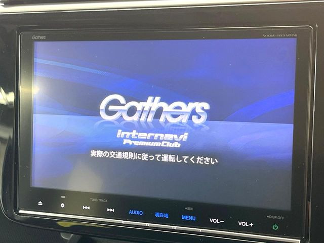 【純正ナビ】人気の純正ナビを装備しております。ナビの使いやすさはもちろん、オーディオ機能も充実!キャンプや旅行はもちろん、通勤や買い物など普段のドライブも楽しくなるはず♪