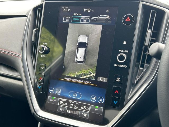 【マルチテレインモニター】車のフロントやサイドのカメラ画像を同時にモニター表示することで、悪路や狭い道を走行時でも周囲の状況確認ができ安心!本格SUVにうれしい装備です♪