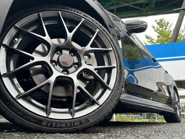 【BBS製19インチアルミホイール】大人気メーカーのホイールを装備♪軽量・高硬度のアルミホイールは、ハンドリング・加速など、走りの質を向上してくれます♪