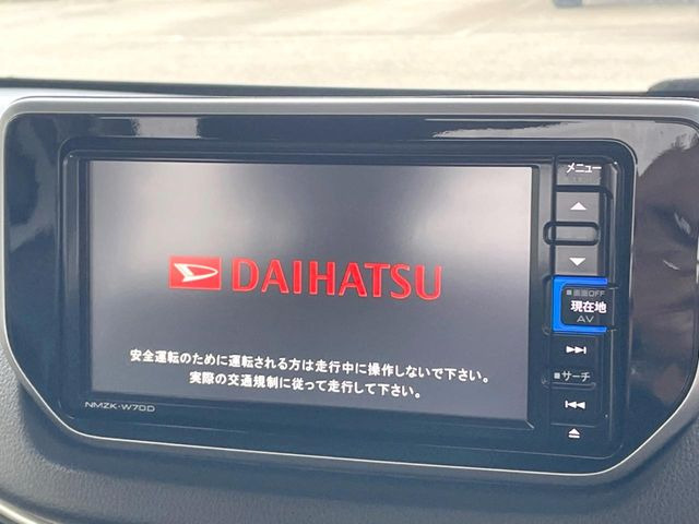 【純正ナビ】人気の純正ナビを装備しております。ナビの使いやすさはもちろん、オーディオ機能も充実!キャンプや旅行はもちろん、通勤や買い物など普段のドライブも楽しくなるはず♪