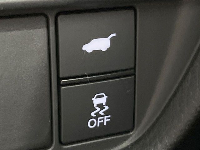 【パワーバックドア】スマートキーや運転席のボタンを押すだけでリアゲートが自動で開閉します!荷物を持っている時や、高い位置にあるバックドアを閉める際に便利な機能です♪