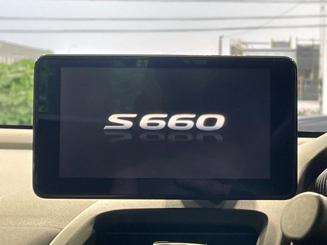 【ディスプレイオーディオ】お持ちのスマホやMP3プレイヤーとの無線接続で音楽再生が可能!コードで繋ぐわずらわしさも無く、手軽にお気に入りの音楽を楽しめます。