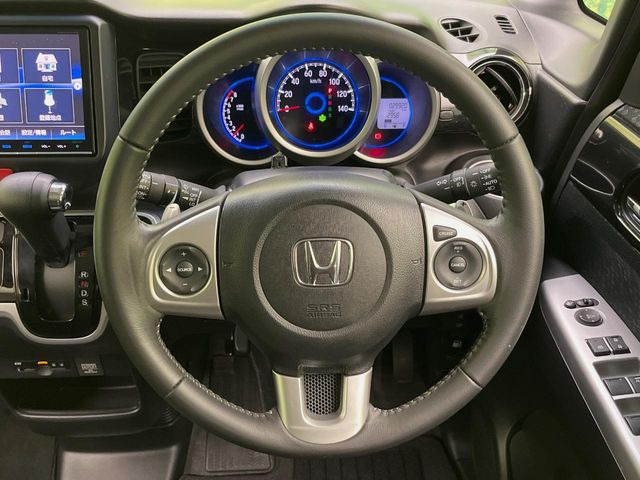 �y�X�e�A�����O�X�C�b�`�z�^�]���A�O������ڐ������炷���ƂȂ��A�I�[�f�B�I���̑��삪�\�ȕ֗��@�\!���S&���K�ȃh���C�u�����o���Ă���܂���
