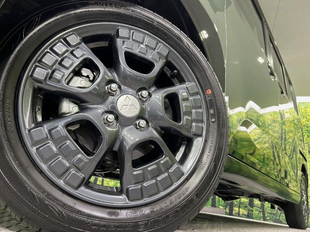 �y����15�C���`�A���~�z�C�[���z�O�ςɃ}�b�`���������A���~�z�C�[���𑕒����Ă���܂��B�e��ЊO�A���~�z�C�[����A�X�^�b�h���X�^�C�����戵�����Ă���܂��B���񂲑��k����������