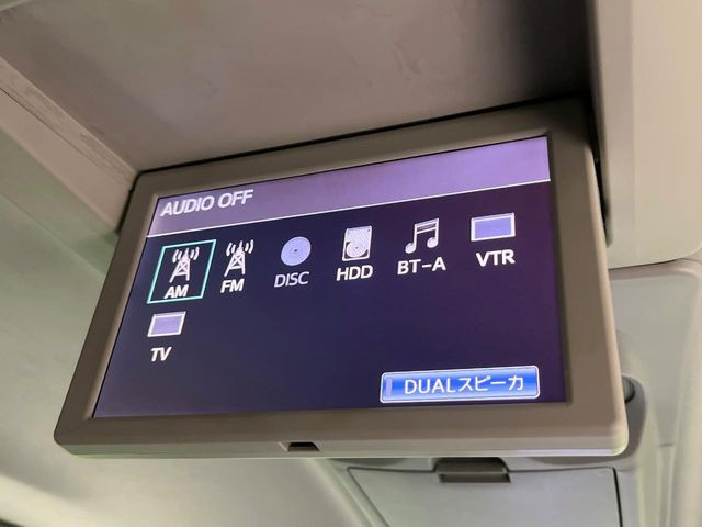 【フリップダウンモニター】大画面モニターで後席でもエンタメをお楽しみいただけます。小さなお子様にも大人気の装備です♪