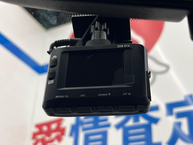 【ドライブレコーダー】ドライブレコーダー装備!走行中はもちろん、あおり運転や事故に遭遇した際、映像で記録し、万一のリスクに備えます。※記録用SDカードはお客様ご自身でご準備いただく必要があります。