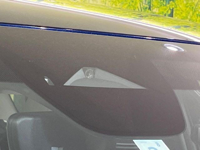 【スマートブレーキサポート】走行中に前方の車両等を認識し、衝突しそうな時は警報とブレーキで衝突回避と被害軽減をアシスト。より安全にドライブをお楽しみいただけます。