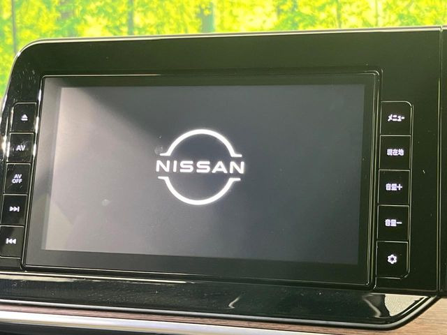 【純正9型ナビ】人気の純正ナビを装備しております。ナビの使いやすさはもちろん、オーディオ機能も充実!キャンプや旅行はもちろん、通勤や買い物など普段のドライブも楽しくなるはず♪