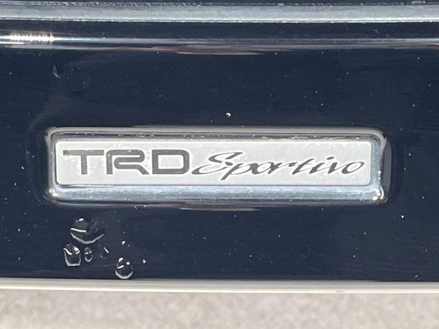 【TRDエアロ】人気のTRDエアロを装備!クルマの外観がよりスタイリッシュになり、街中で存在感あふれる1台に♪将来買い替える時にもリセールに影響しやすく、価値ある人気の装備です!