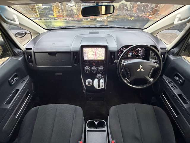 兵庫県尼崎市にミニバンを中心に『お値打ち価格』で展示している良質中古車専門店です。事故歴修復歴なしの車両限定で取り扱い!。関西地域で最もお得な価格かつ最良質車をご提供できるよう努めております。