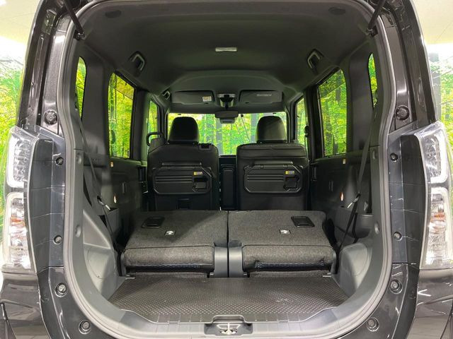 普段のお買い物や通勤、送迎等に十分な荷室スペースを確保しております。セカンドシートを倒すと、大きな荷物の積載も可能です♪
