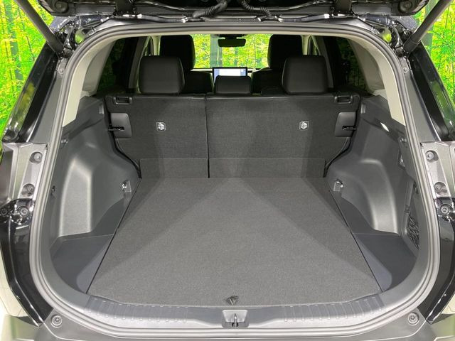 【パワーバックドア】スマートキーや運転席のボタンを押すだけでリアゲートが自動で開閉します!荷物を持っている時や、高い位置にあるバックドアを閉める際に便利な機能です♪