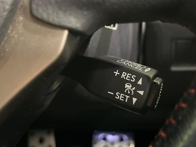【レーダークルーズコントロール】高速道路での長距離走行が楽に!!自動で速度を保つクルーズコントロールが、衝突軽減システムと連携し、前方の車両を感知して車間を保つように速度調節してくれます!!