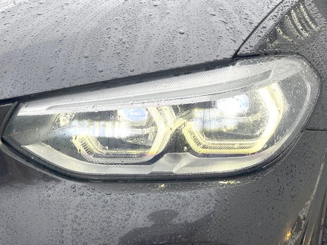 ●LEDヘッドライト:夜間走行時も良好な視界を確保し安心して運転できる高輝度LEDヘッドライトを装備!点灯速度が早く、消費電力も抑えられています。