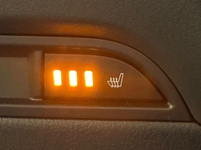【シートヒーター】寒い日に重宝するシートヒーター!エアコンより早く温まってくれるので寒がりの人も安心ですね♪エアコンの温風は乾燥するから苦手、という方にもをおすすめです。