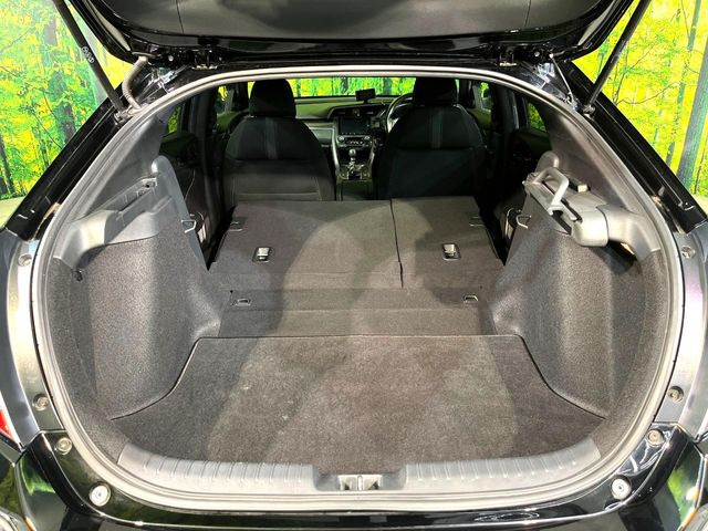 普段のお買い物や通勤、送迎等に十分な荷室スペースを確保しております。セカンドシートを倒すと、大きな荷物の積載も可能です♪