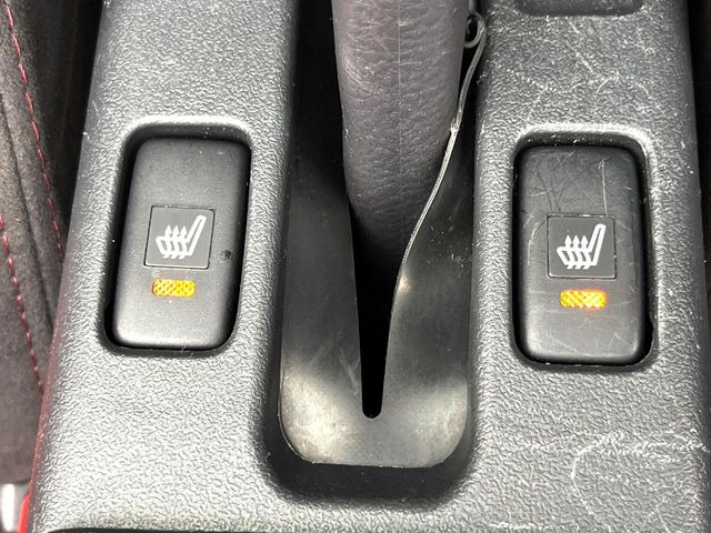 【シートヒーター】寒い日に重宝するシートヒーター!エアコンより早く温まってくれるので寒がりの人も安心ですね♪エアコンの温風は乾燥するから苦手、という方にもをおすすめです。