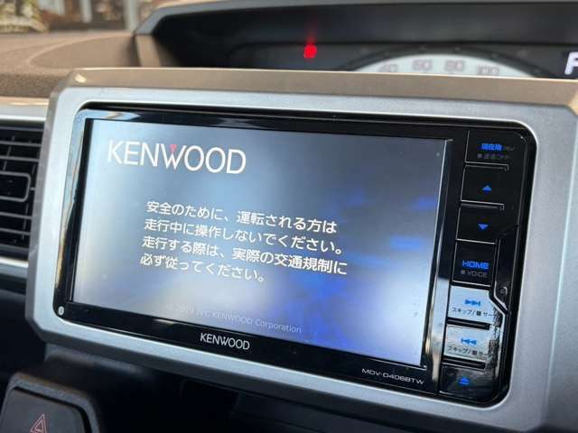 【ケンウッドナビ】FM&AMを聴くことは勿論のこと!!CD&DVD再生可能で多機能ナビでドライブも快適ですよ☆